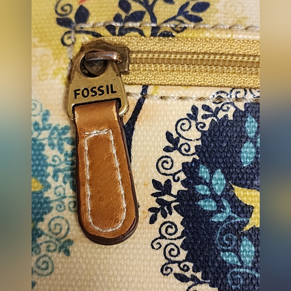 Fossil Key-Per Coated Canvas Zip Wallet Birds Trees - Picture 5 of 15